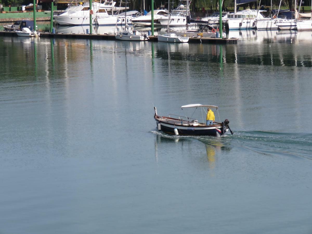 Alla Foce Del Magra - Appartamenti Sul Fiume Con Posto Barca Vicino Cinque Terre Ameglia Exterior foto